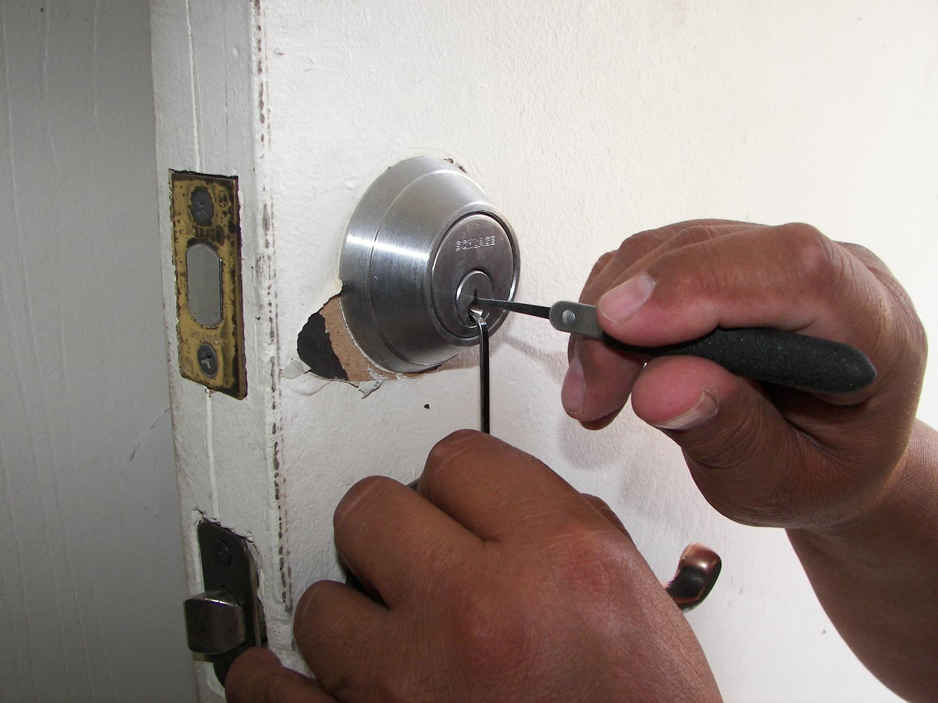 Locksmith Services in South Tampa: Auto, Residential & Commercial blog post image