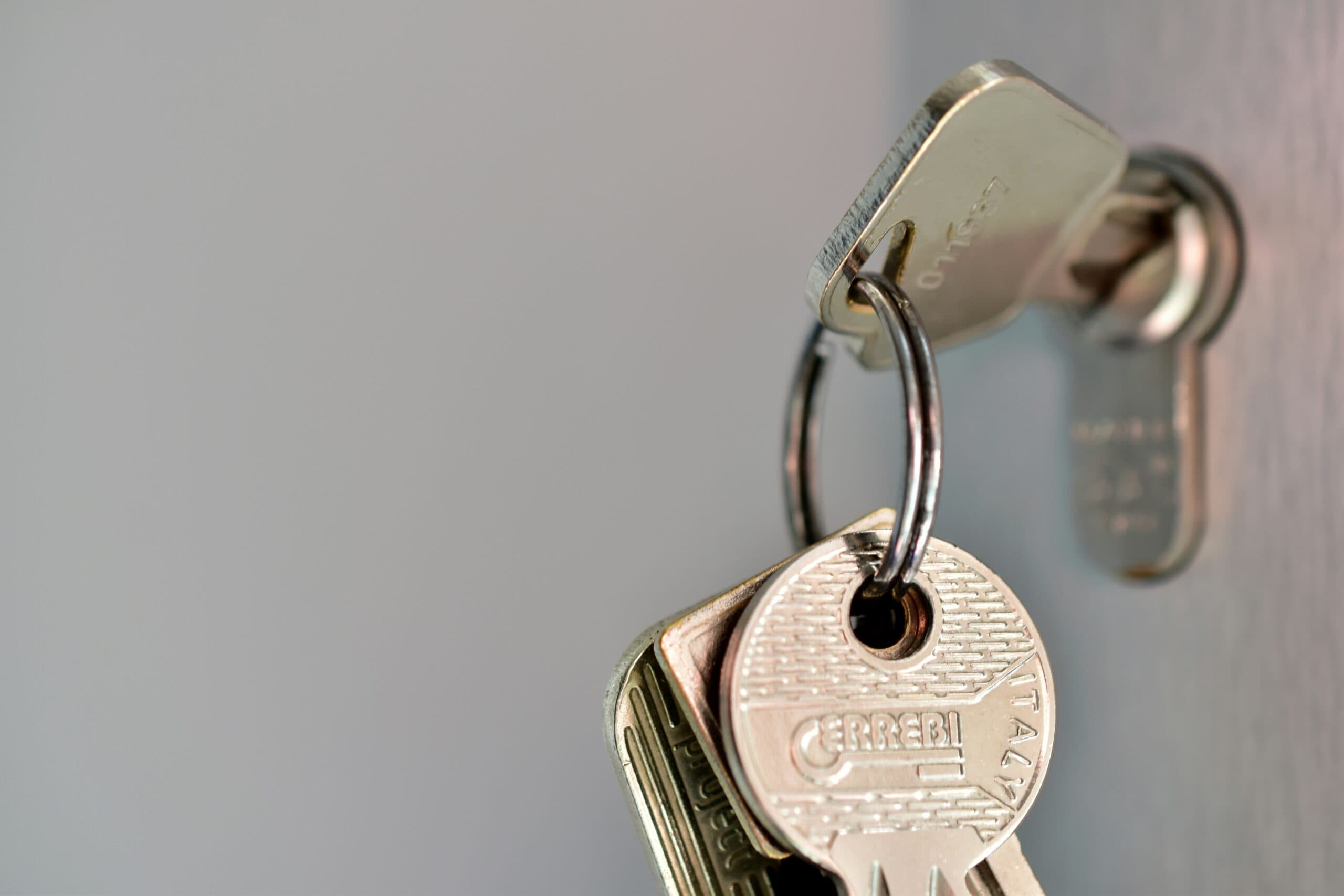 Mobile Locksmith vs. Storefront Locksmith: Which One Do You Need?